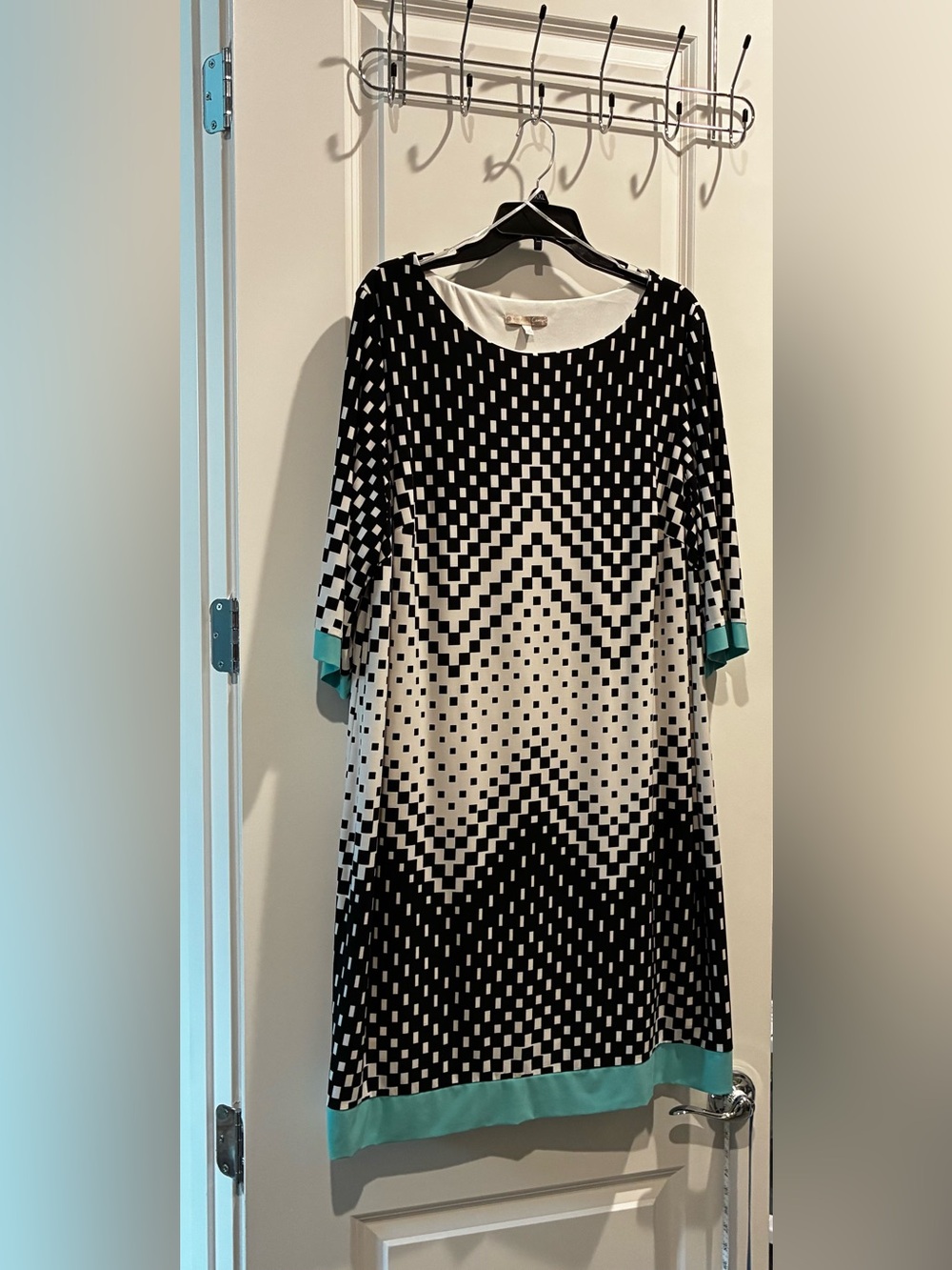 Black & White Geo-Print Shift Dress with Teal Trim Size 20